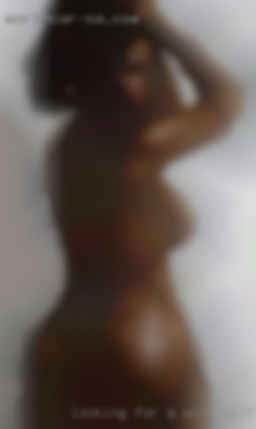 Looking for a Goddess with milfs to  worship.