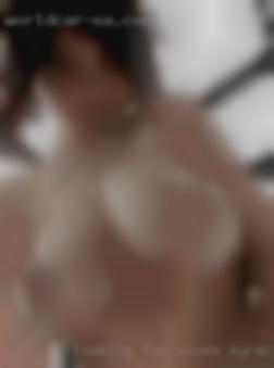 Looking for hot sexy wives Syracuse men.